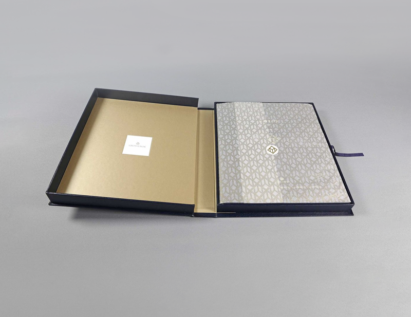 Clamshell Rigid Box